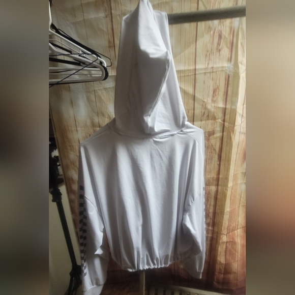 MEDIUM SIZED WOMENS WHITE STREETWEAR SOCIETY PULLOVER WITH ADJUSTABLE DRAWSTRING - Picture 2 of 3